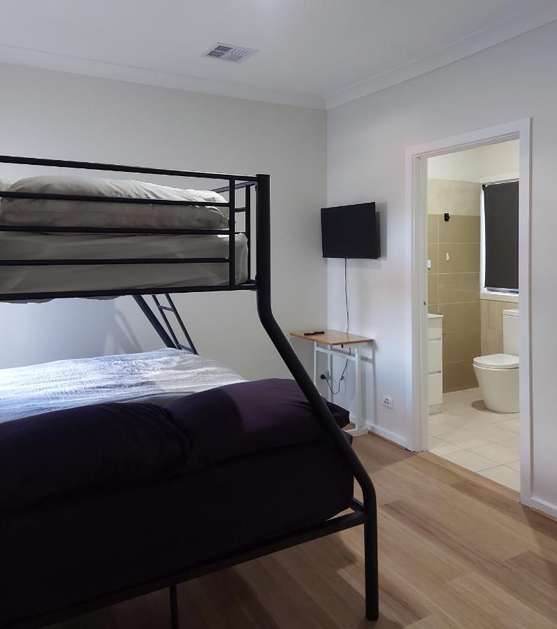Maruve Guesthouse 12 Min From Melb Airport Мелбърн Екстериор снимка